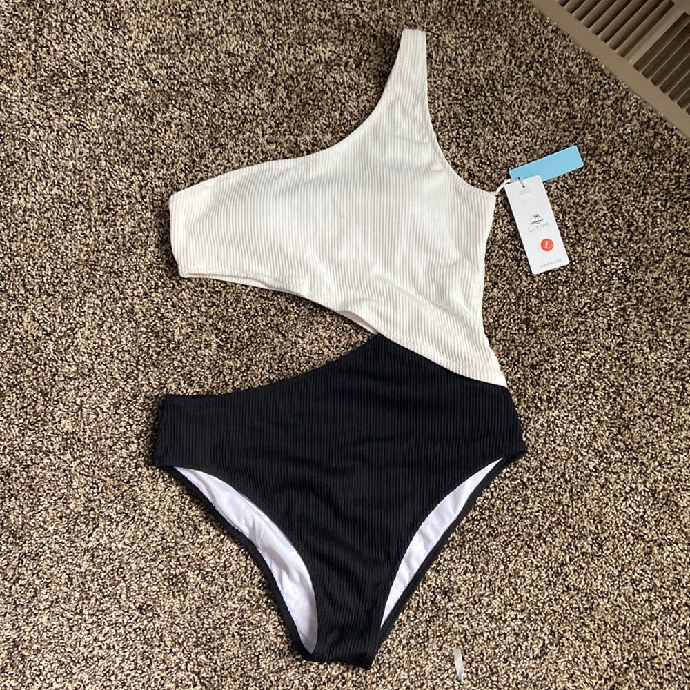 Cupshe Black & White Ribbed One-Piece, NWT